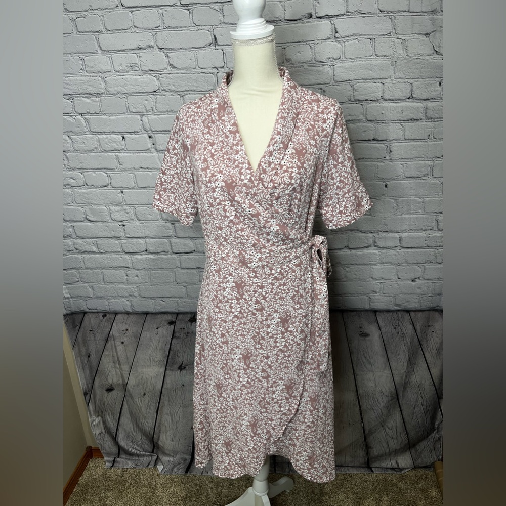 Q2 collection size medium wrap dress